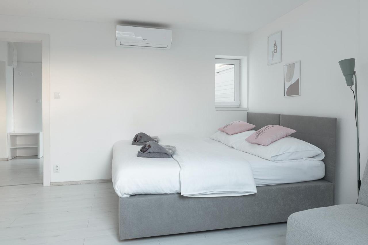 Skolska Winter Terrace Apartment プラハ エクステリア 写真